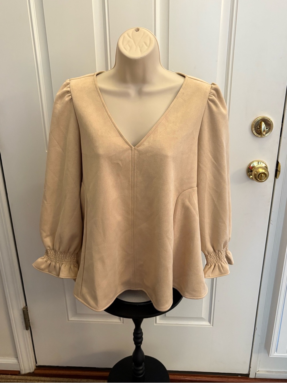 Tuckernuck V-Neck Puff Sleeve Top in Light Beige - Excellent condition